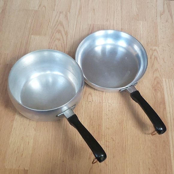 Vintage Wear Ever Hallite Aluminum 3 1/2 Qt Sauce Pot & 9" Frying Pan / No Lids! - Picture 1 of 9